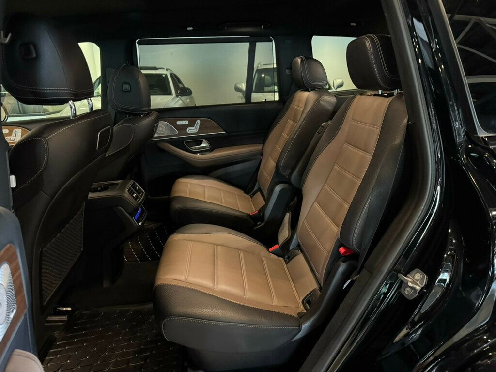 Vehicle image 14 of 22