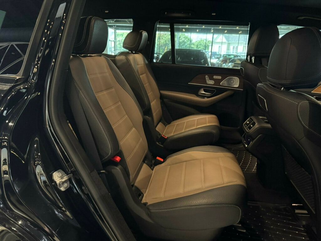 Vehicle image 11 of 22