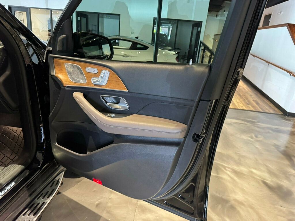 Vehicle image 21 of 22