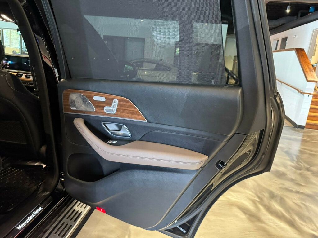 Vehicle image 9 of 22