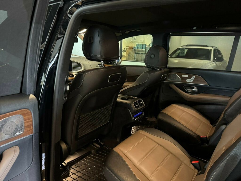 Vehicle image 16 of 22