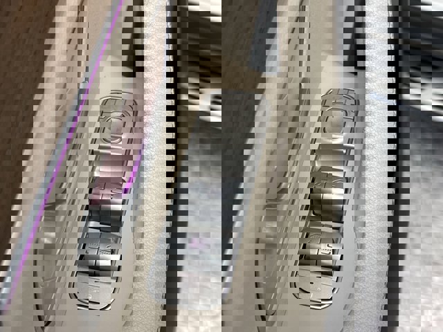Vehicle image 18 of 32