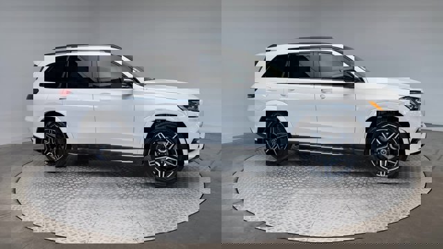 Vehicle image 7 of 32