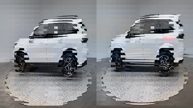 Vehicle image 11 of 32