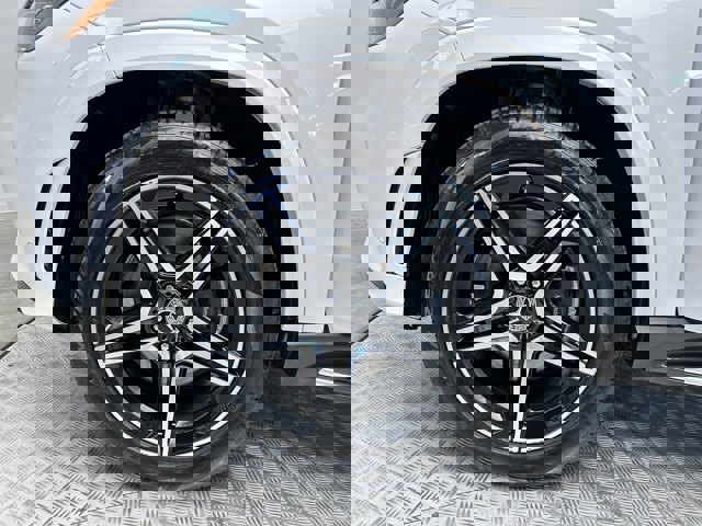 Vehicle image 30 of 32