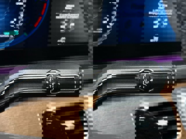 Vehicle image 25 of 32