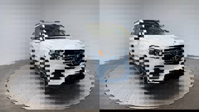 Vehicle image 4 of 32