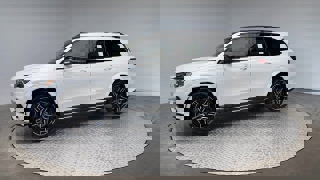 Vehicle image 2 of 32