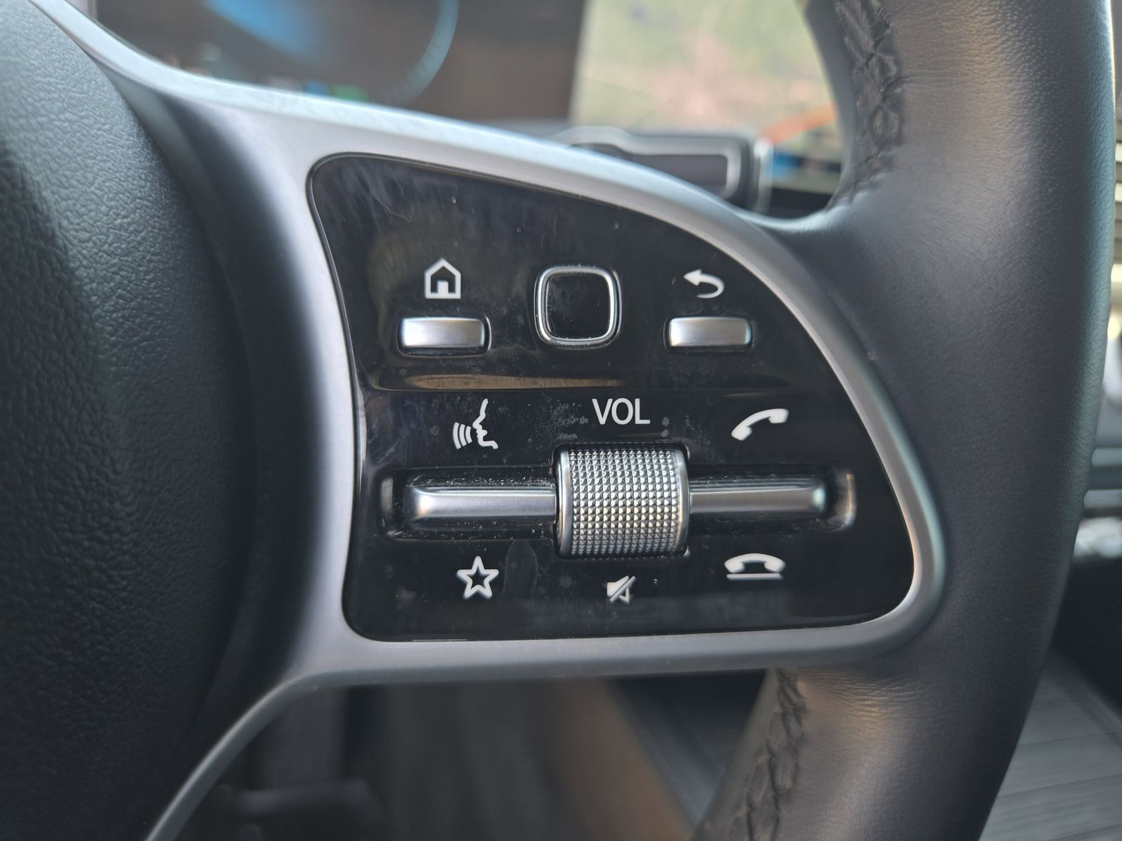 Vehicle image 31 of 35