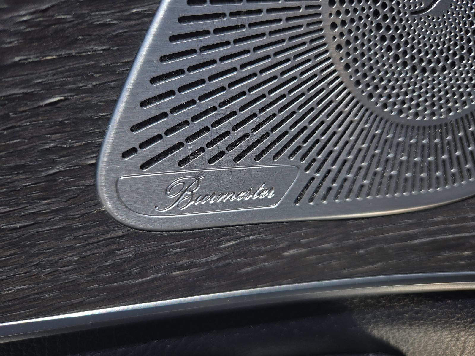 Vehicle image 32 of 35