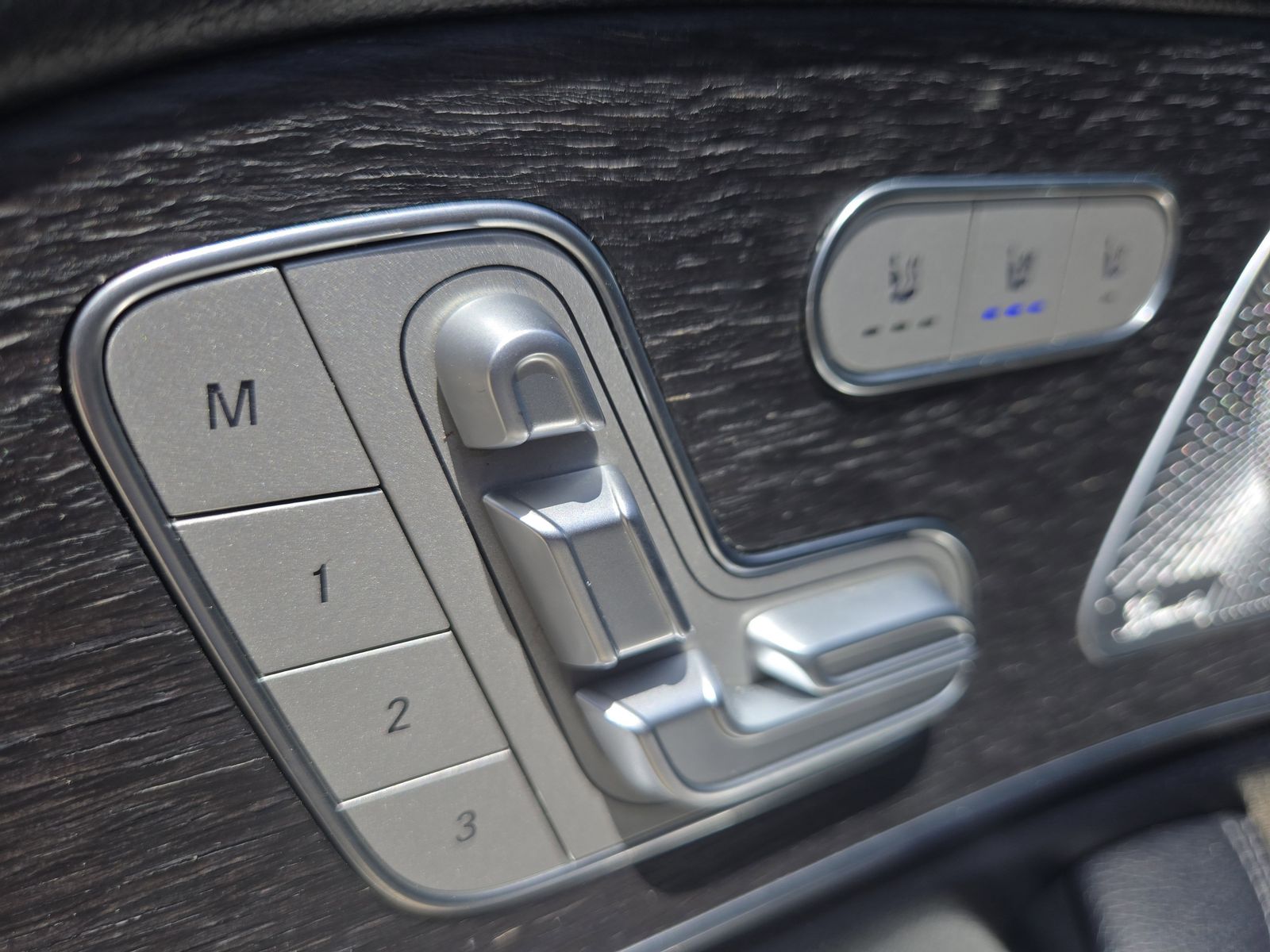Vehicle image 25 of 35