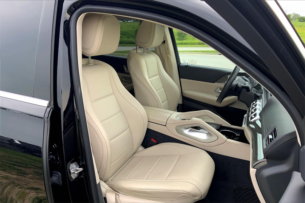 Vehicle image 9 of 40