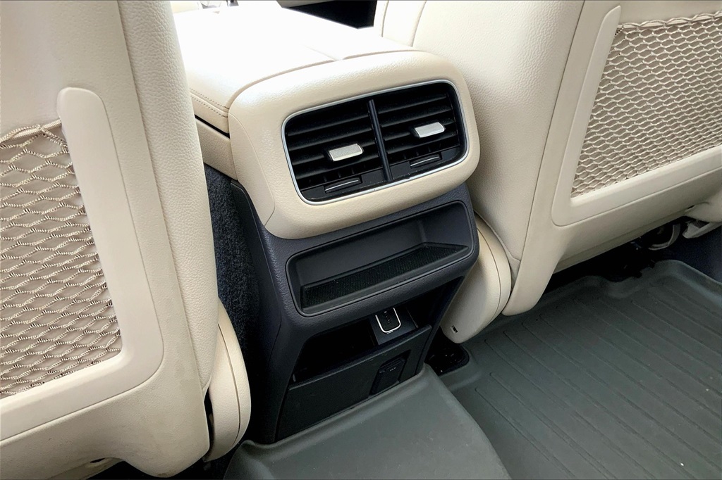 Vehicle image 24 of 40