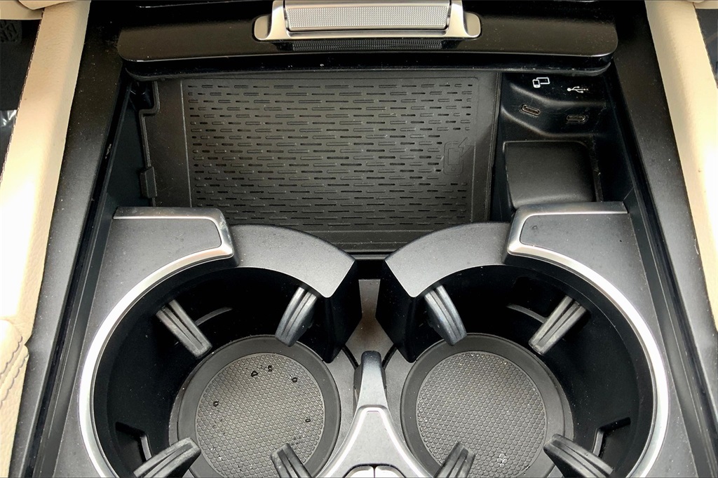 Vehicle image 25 of 40