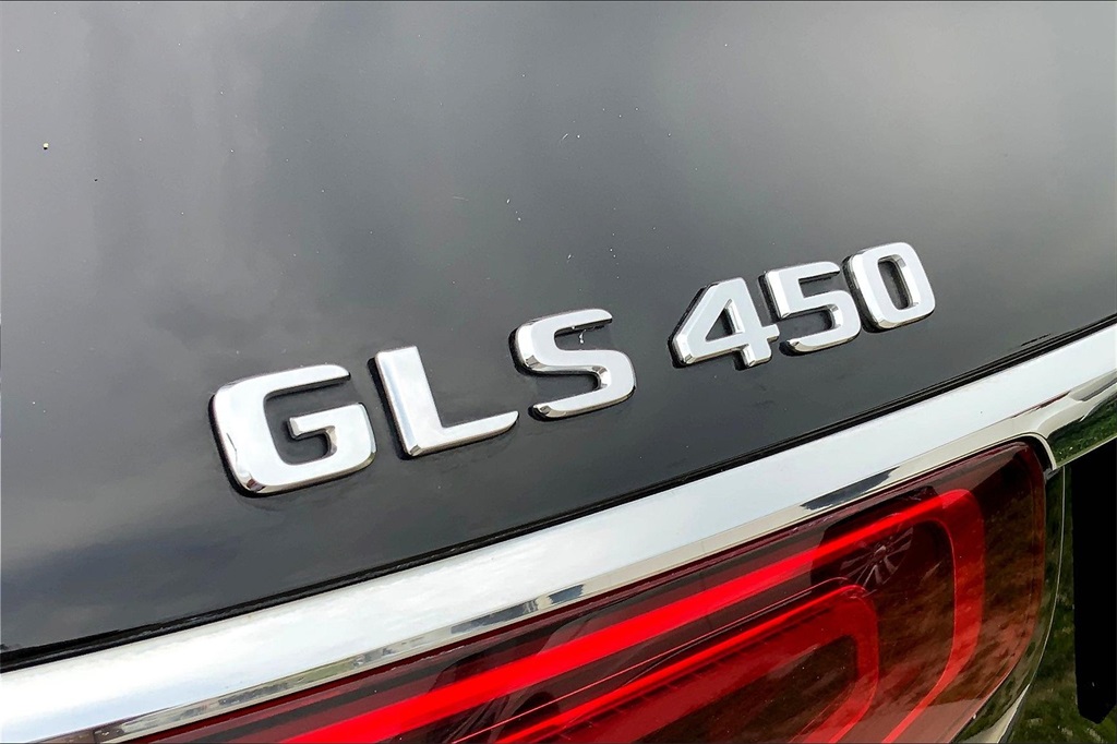 Vehicle image 33 of 40