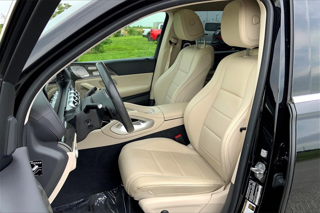 Vehicle image 26 of 40