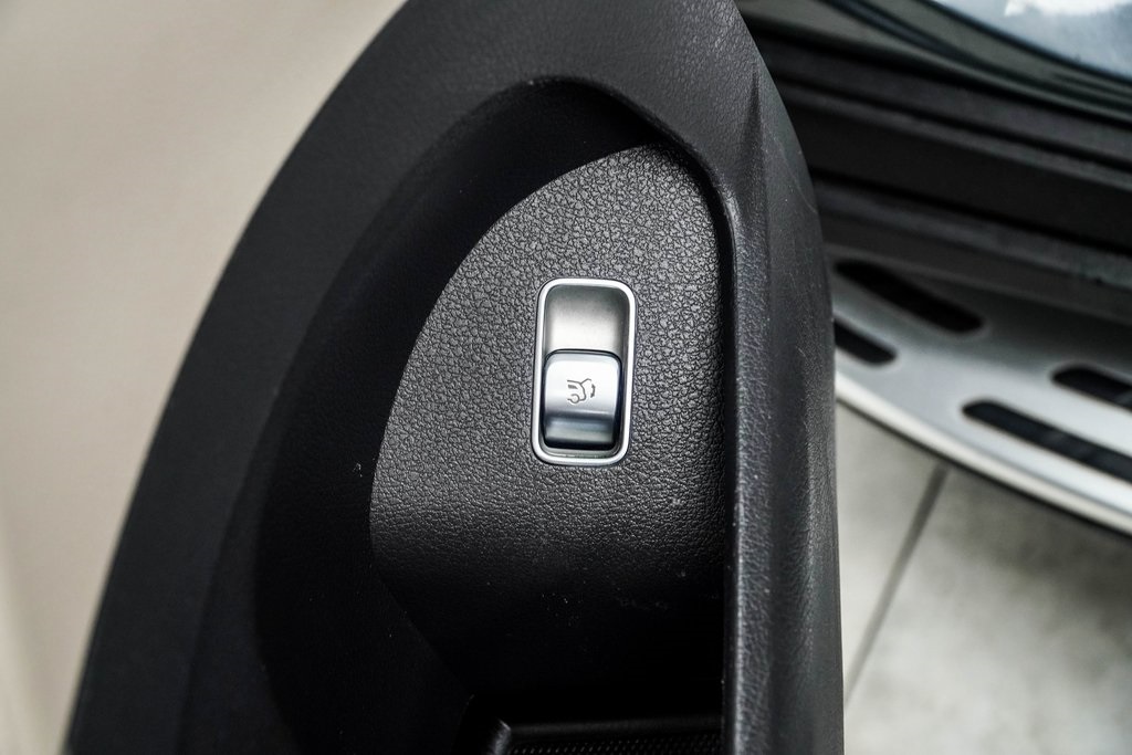 Vehicle image 32 of 39