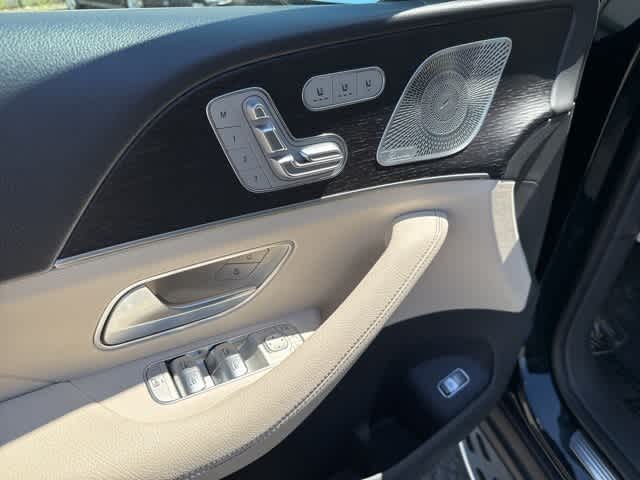 Vehicle image 26 of 39