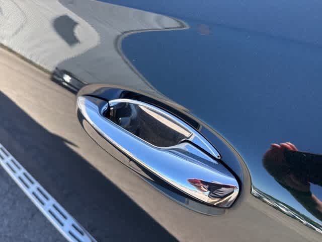 Vehicle image 28 of 39
