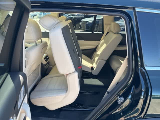 Vehicle image 14 of 39