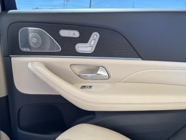 Vehicle image 17 of 39