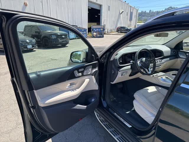 Vehicle image 16 of 39