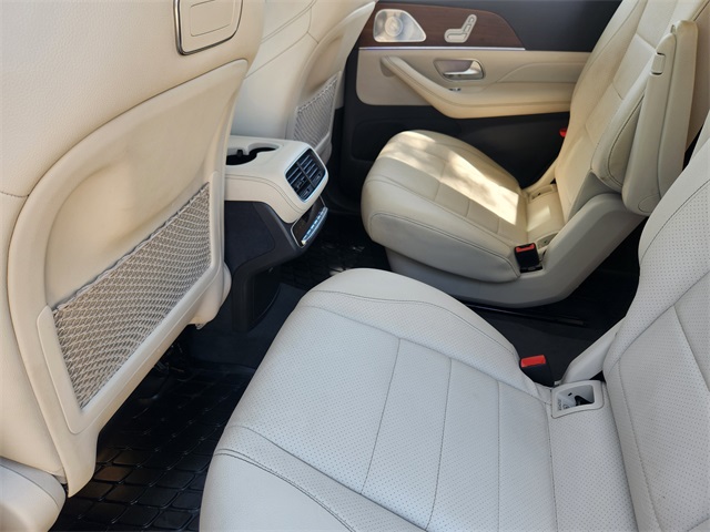 Vehicle image 13 of 33