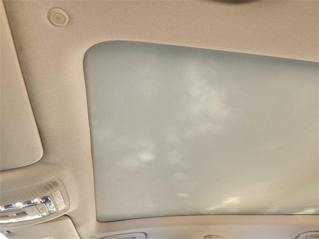 Vehicle image 23 of 33