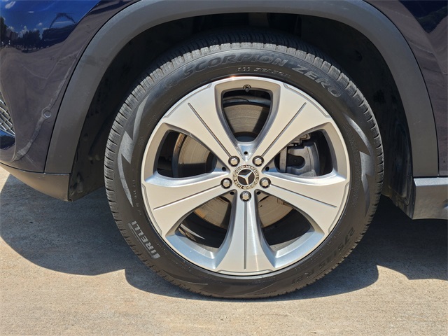 Vehicle image 10 of 33
