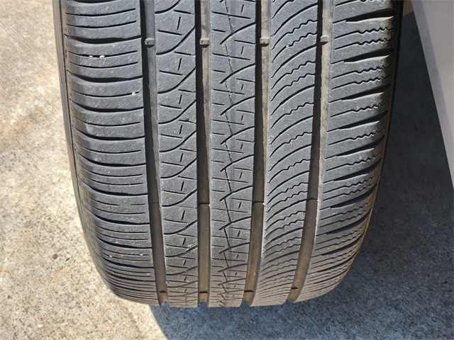 Vehicle image 28 of 33