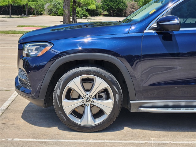 Vehicle image 11 of 33