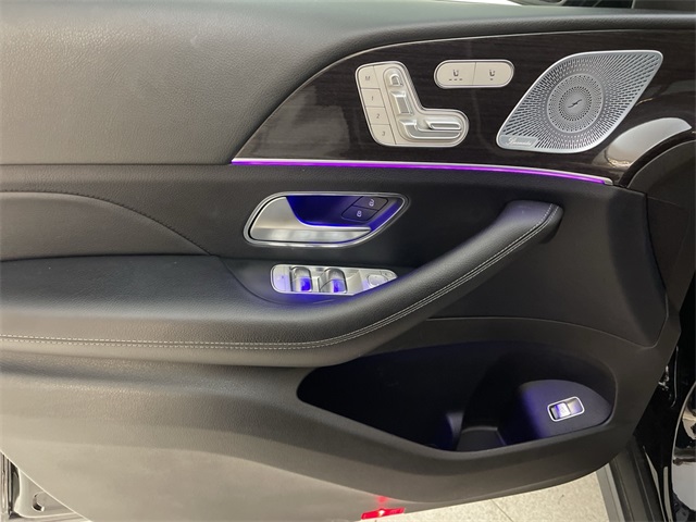 Vehicle image 19 of 25