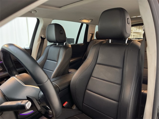 Vehicle image 22 of 25