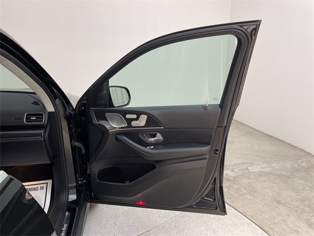 Vehicle image 18 of 25