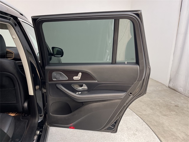 Vehicle image 17 of 25