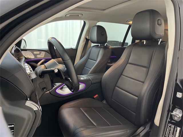 Vehicle image 21 of 25