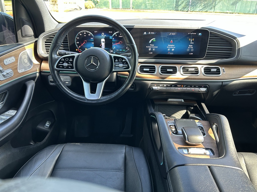 Vehicle image 26 of 34