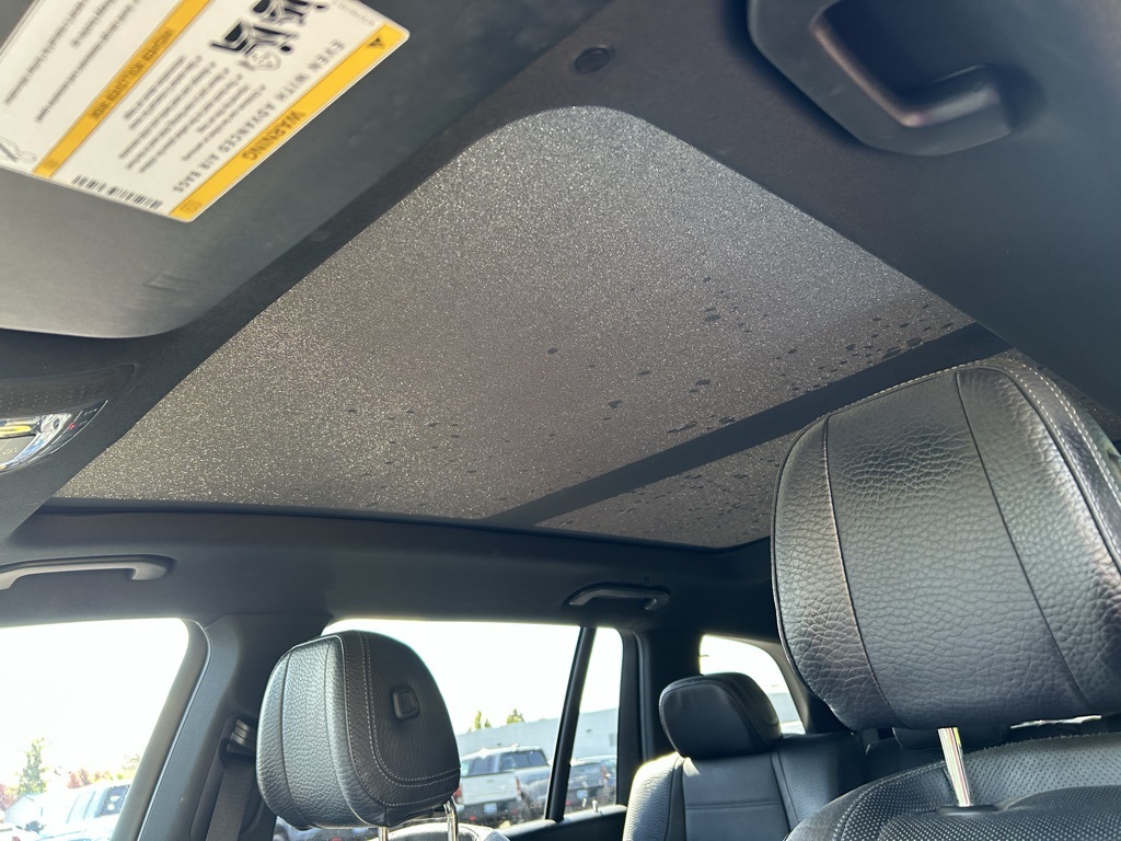 Vehicle image 23 of 34