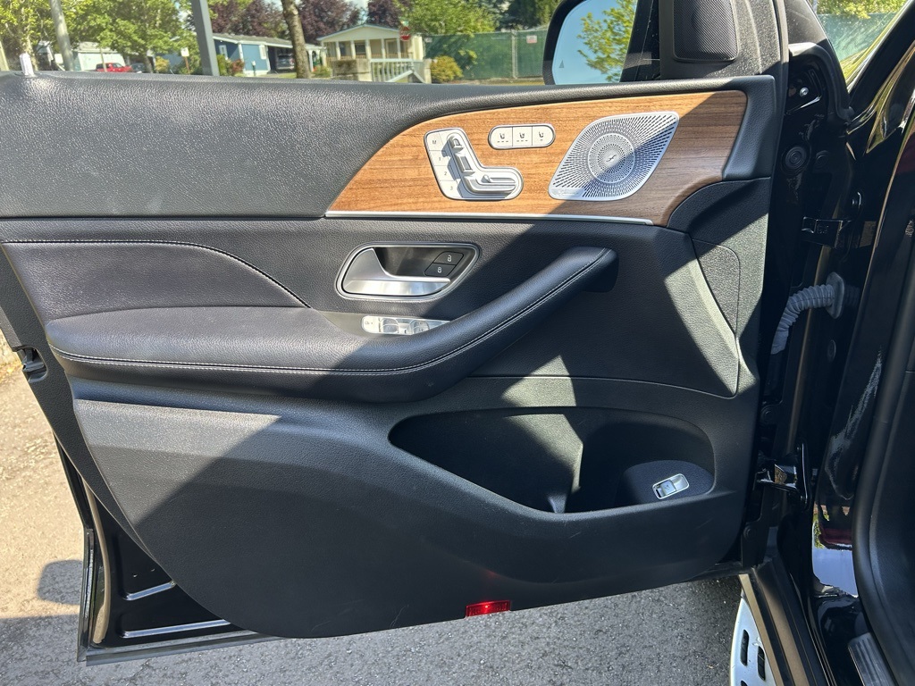 Vehicle image 11 of 34