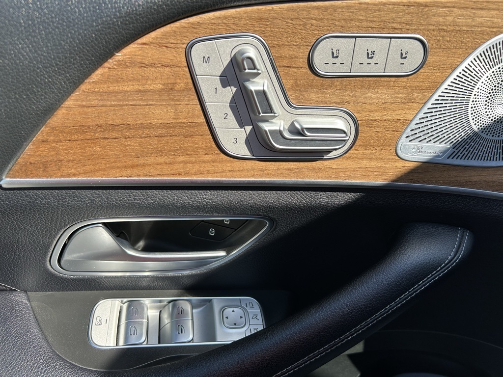 Vehicle image 12 of 34