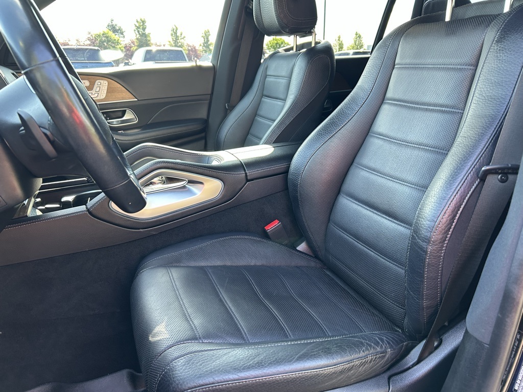 Vehicle image 24 of 34