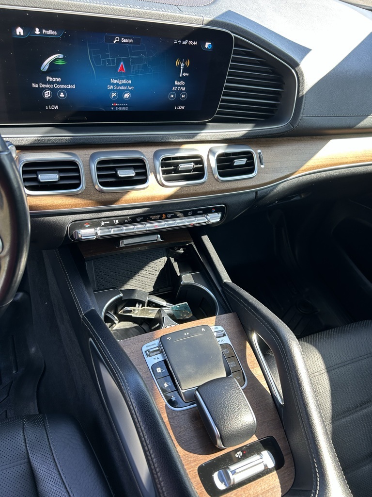 Vehicle image 21 of 34