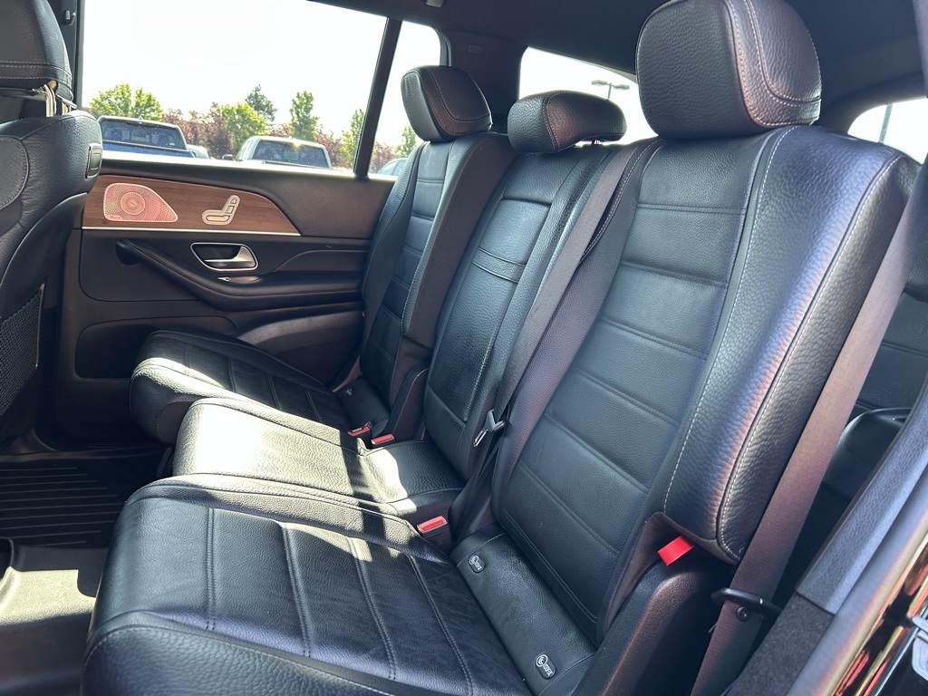 Vehicle image 27 of 34