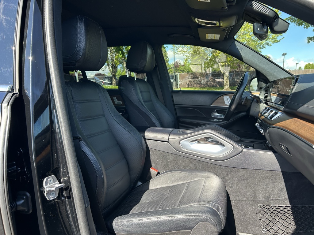 Vehicle image 33 of 34