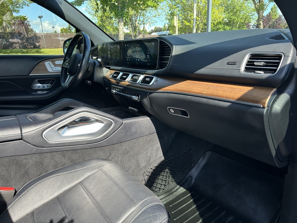 Vehicle image 31 of 34