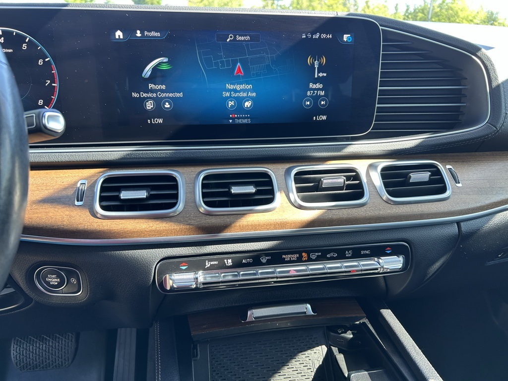 Vehicle image 19 of 34