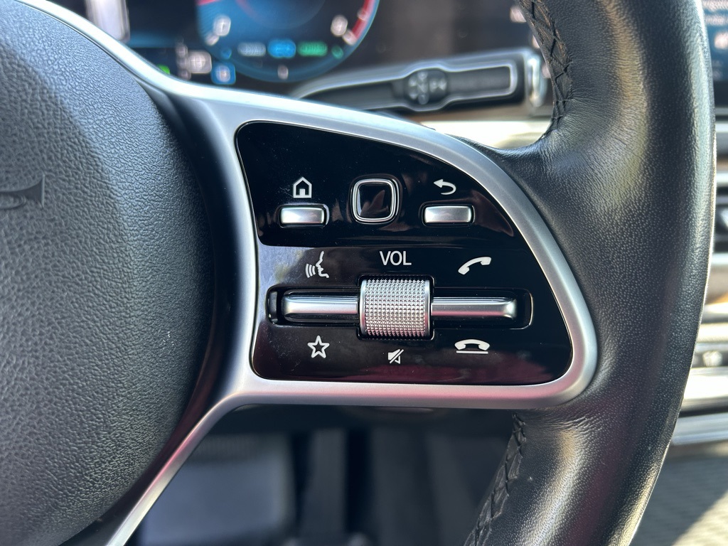 Vehicle image 17 of 34