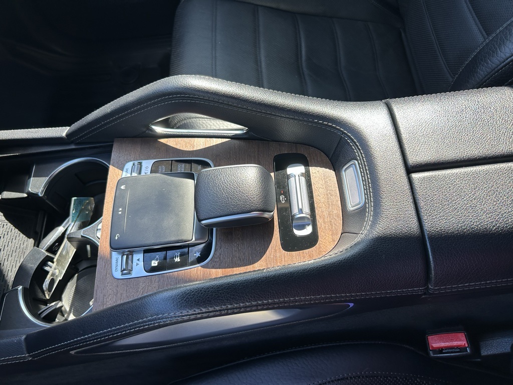 Vehicle image 20 of 34