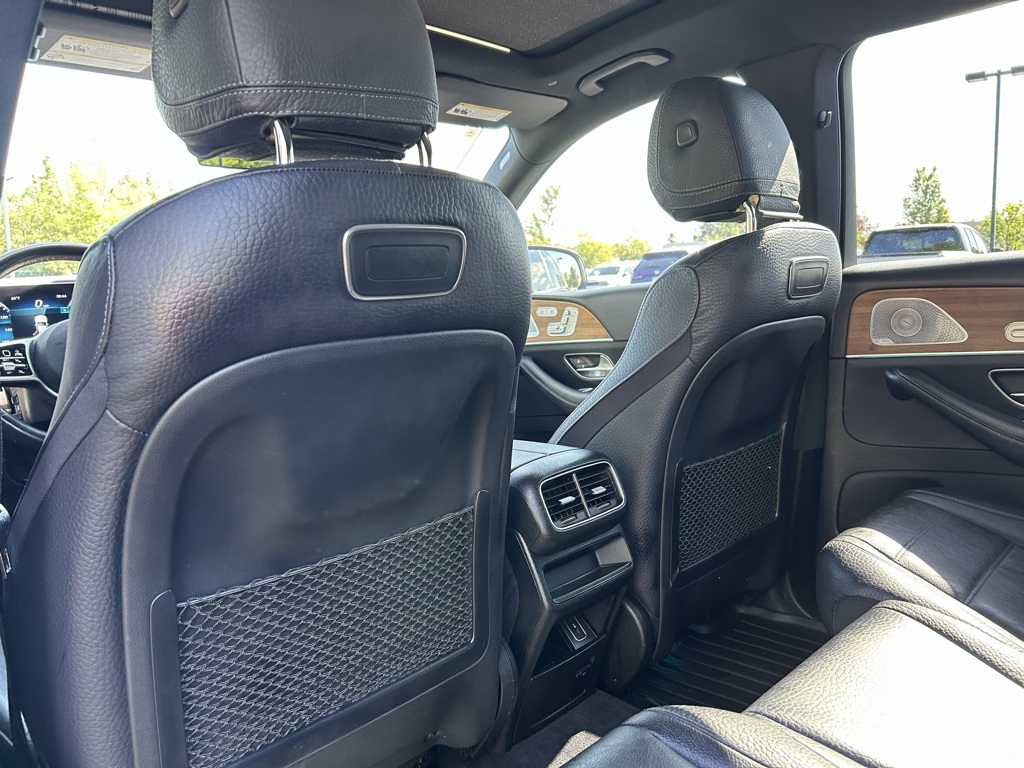 Vehicle image 25 of 34