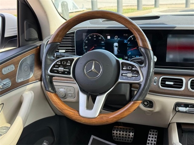Vehicle image 21 of 27